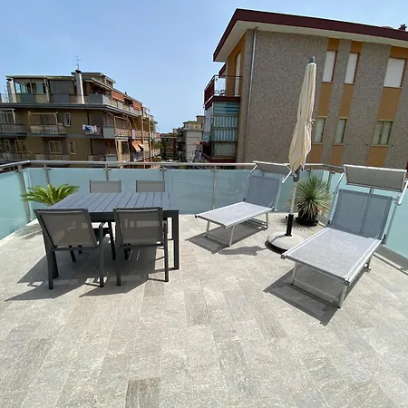 New Luxury With Pool In Borghetto شقة *