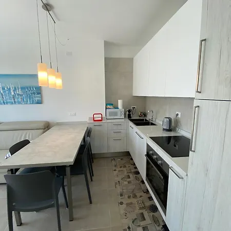 New Luxury With Pool In Borghetto 博尔盖托桑托斯皮里托